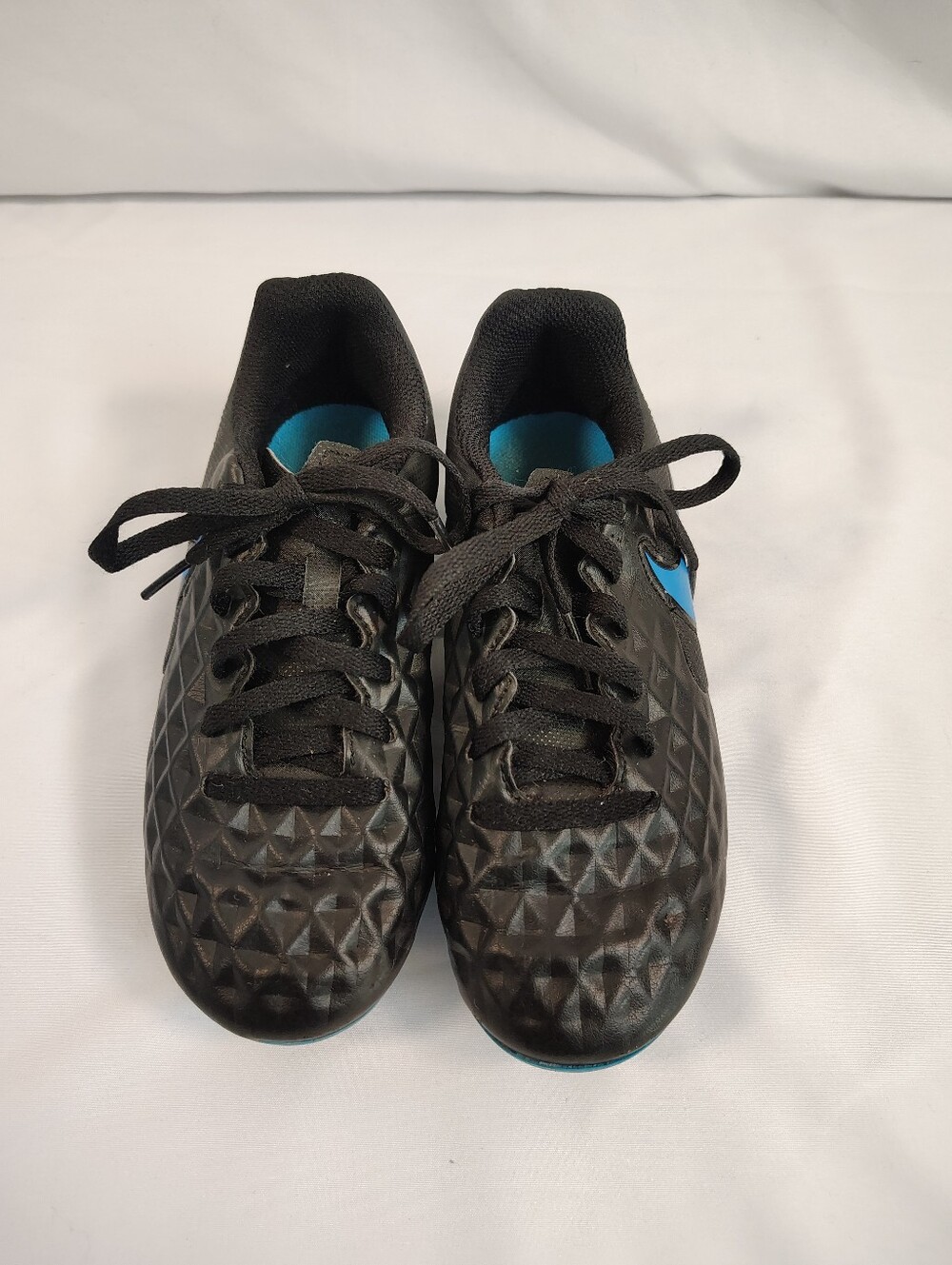 Nike Kids Black Soccer Cleats with Blue Accents. "Tiempo" Sz. 12C